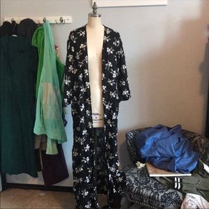 Black and white floral duster